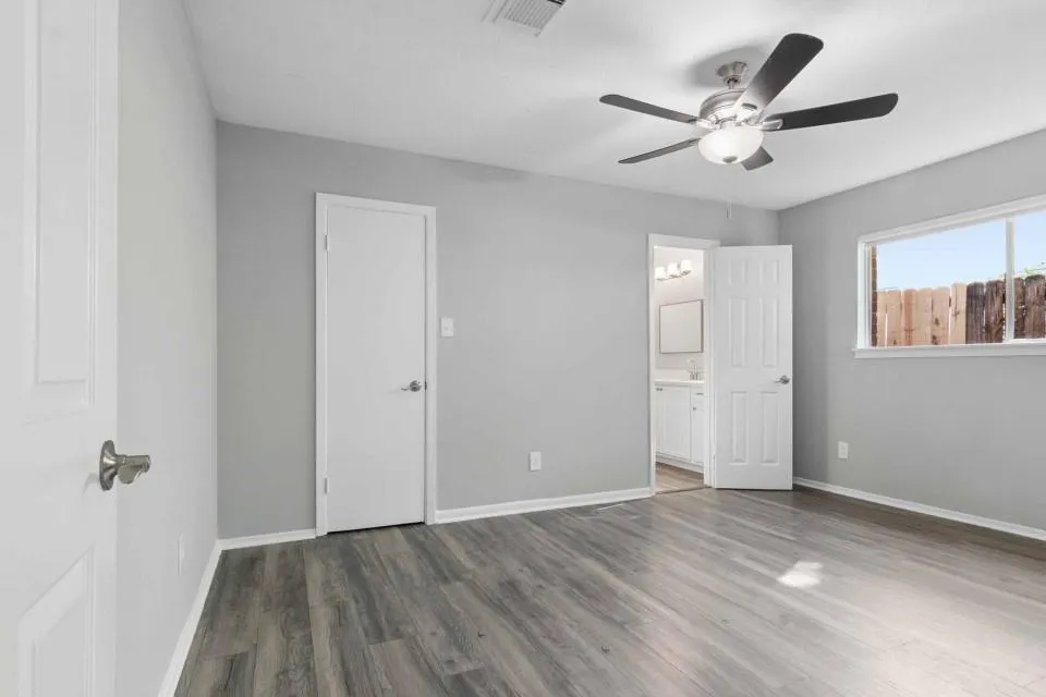 1853 El Mar Lane Seabrook, TX 77586
