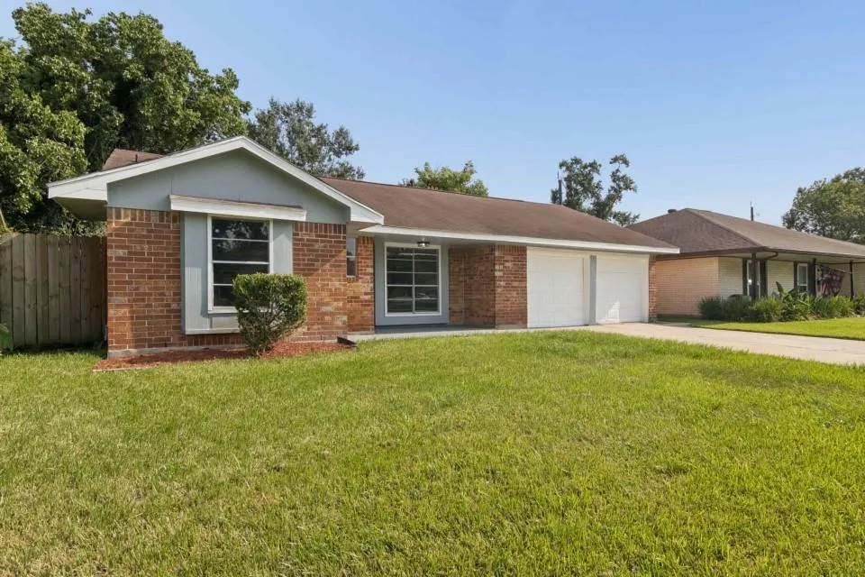 1853 El Mar Lane Seabrook, TX 77586