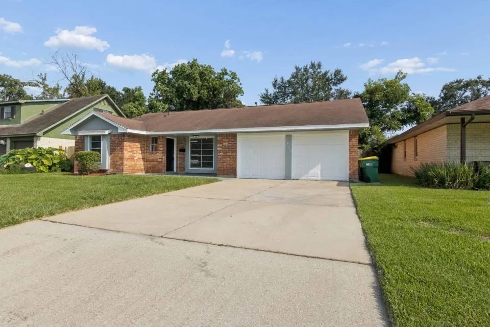 1853 El Mar Lane Seabrook, TX 77586
