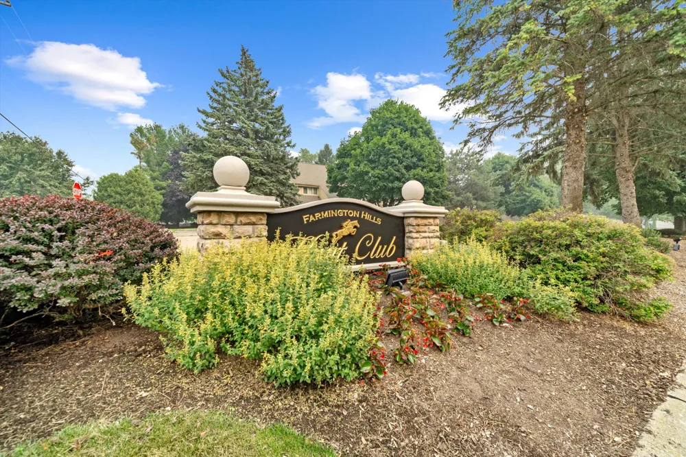 25872 Hunt Club Boulevard Farmington, MI 48335