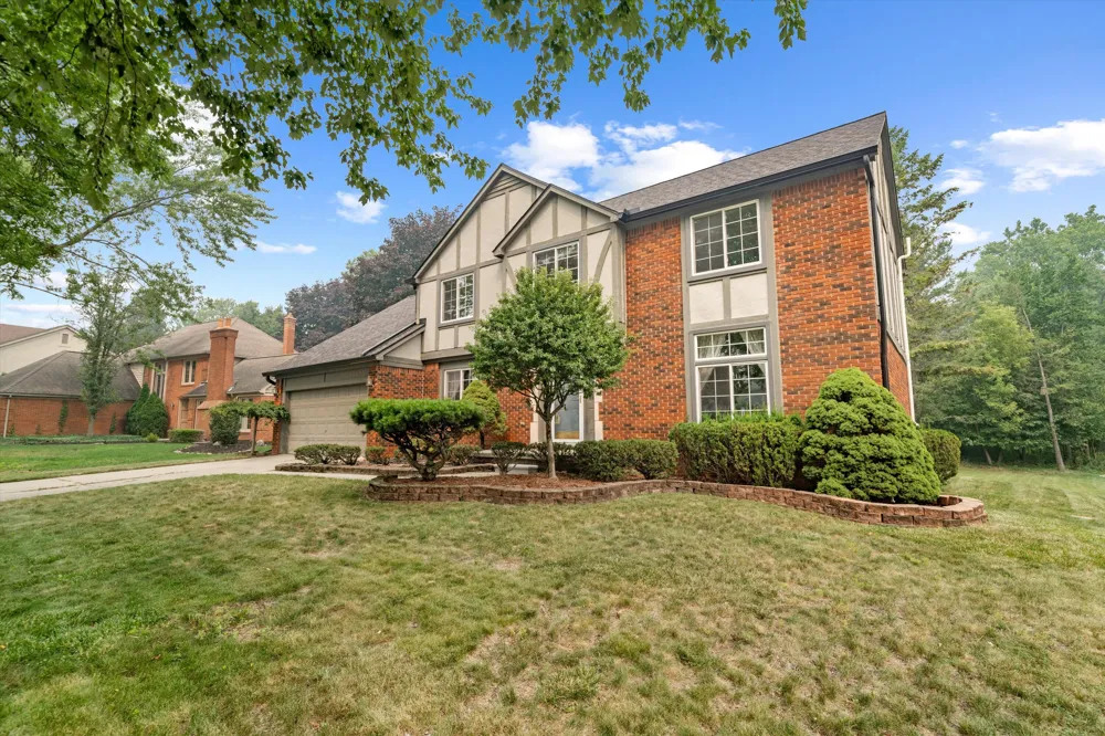 25872 Hunt Club Boulevard Farmington, MI 48335