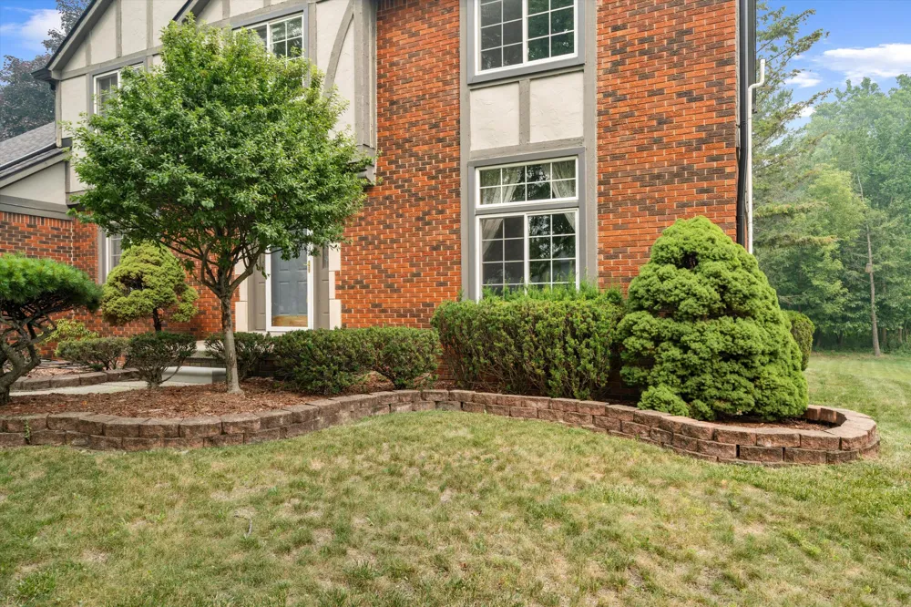 25872 Hunt Club Boulevard Farmington, MI 48335