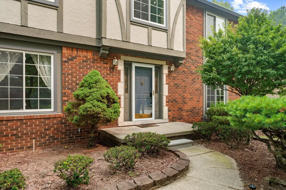25872 Hunt Club Boulevard Farmington, MI 48335