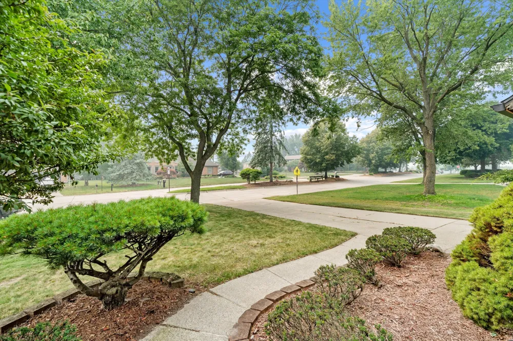 25872 Hunt Club Boulevard Farmington, MI 48335
