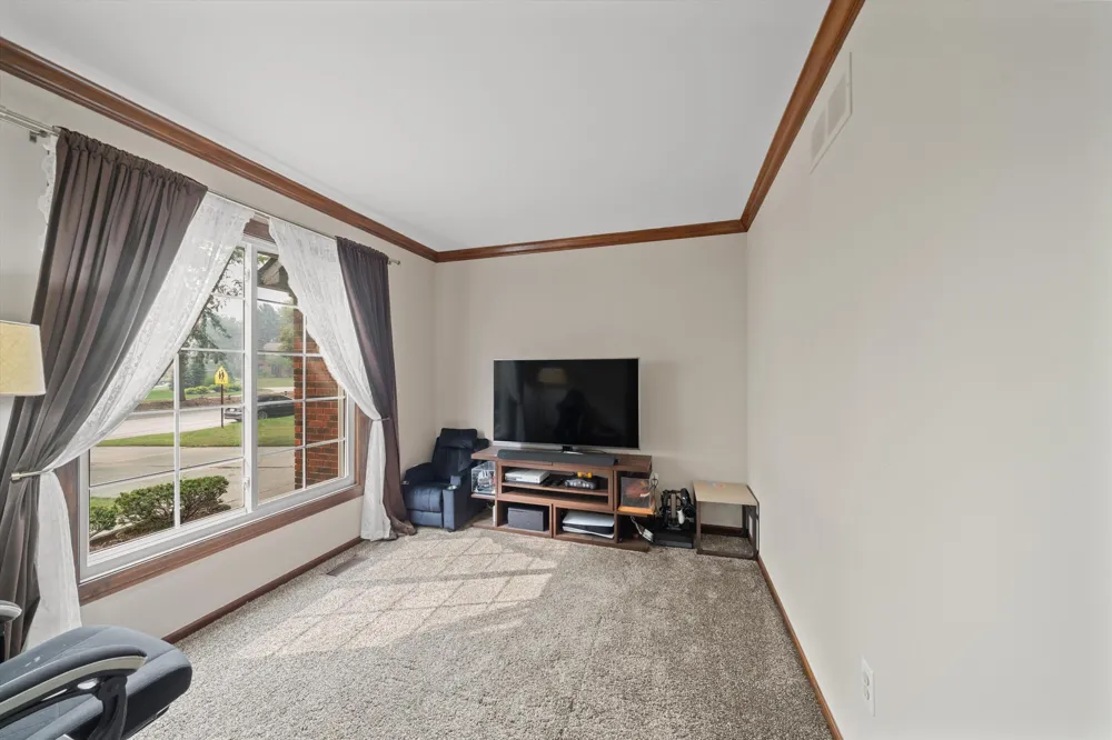 25872 Hunt Club Boulevard Farmington, MI 48335