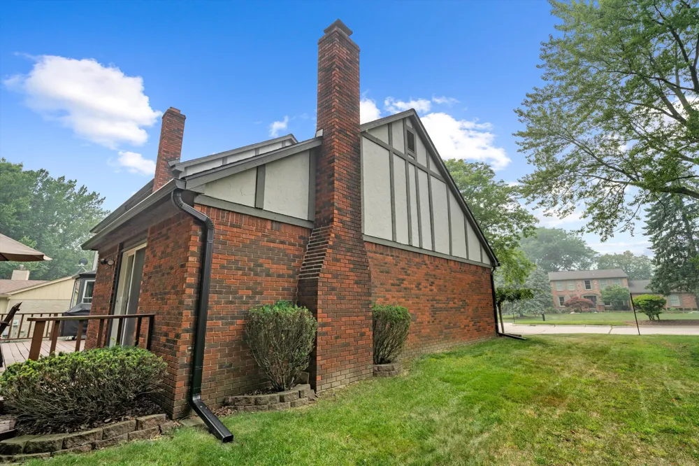 25872 Hunt Club Boulevard Farmington, MI 48335