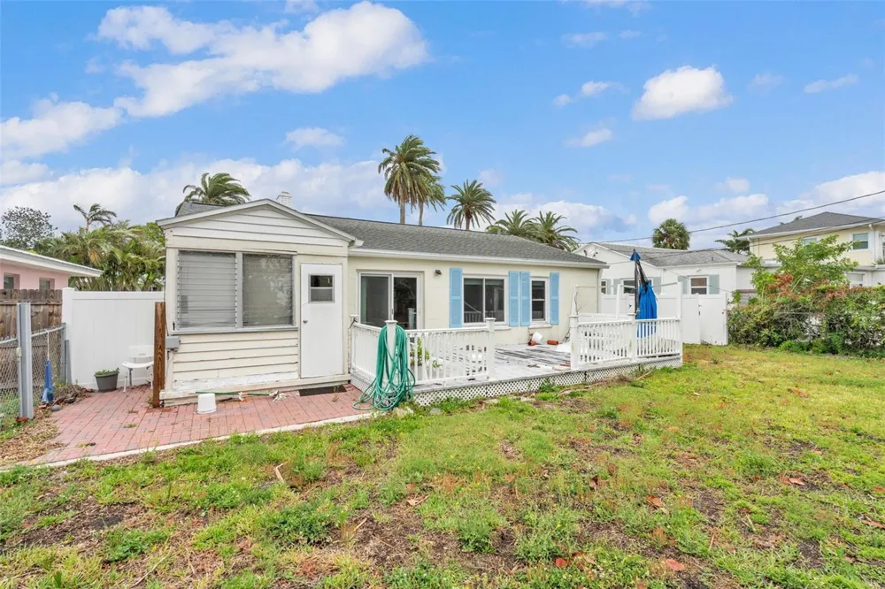 752 LANTANA AVENUE Clearwater Beach, FL 33767