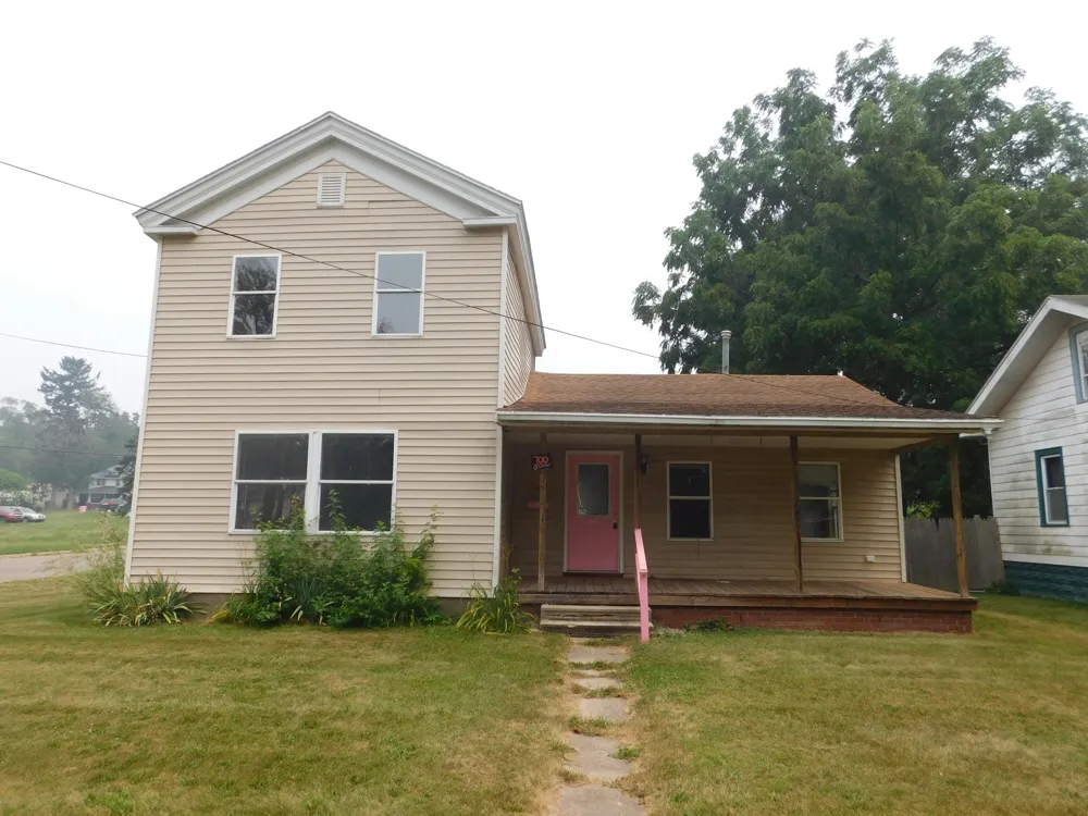 700 8th Street Three Rivers, MI 49093
