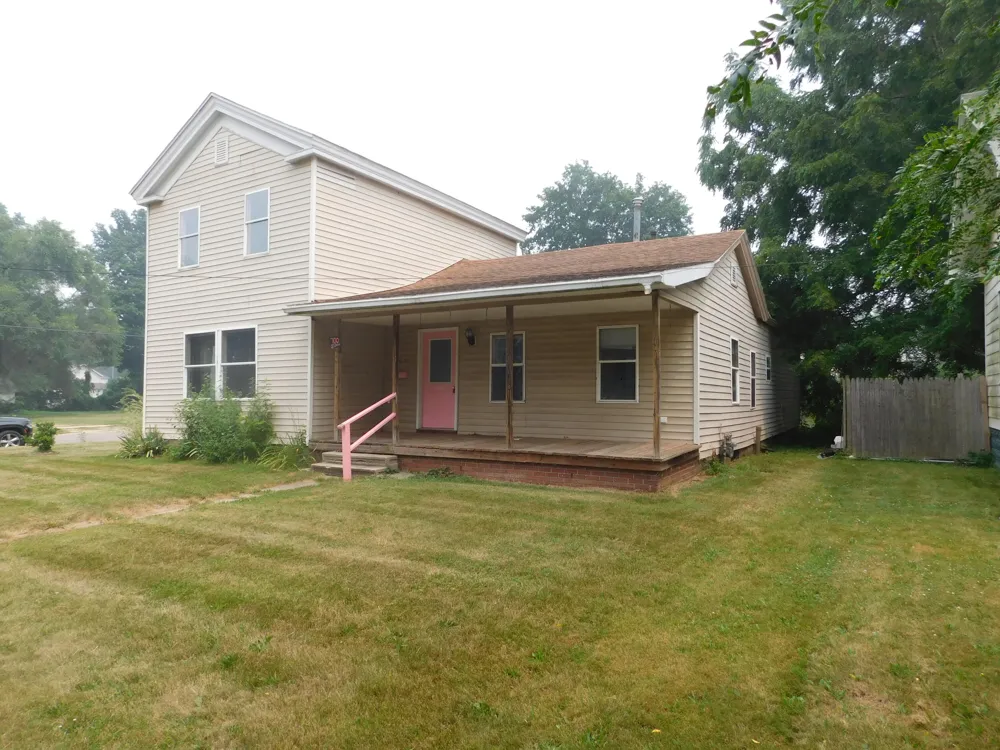 700 8th Street Three Rivers, MI 49093
