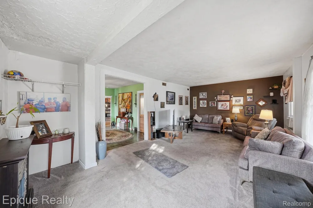 75 E Cicotte Street River Rouge City, MI 48218