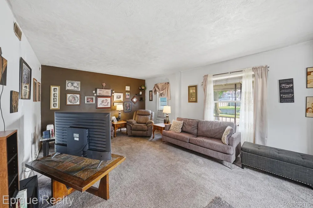 75 E Cicotte Street River Rouge City, MI 48218