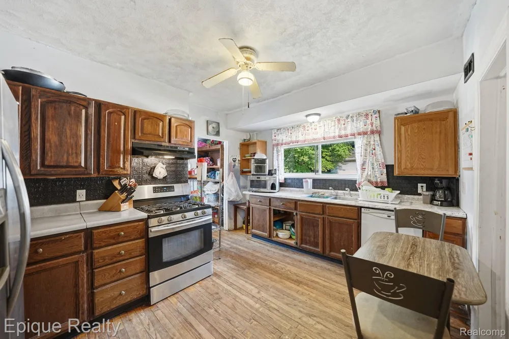 75 E Cicotte Street River Rouge City, MI 48218