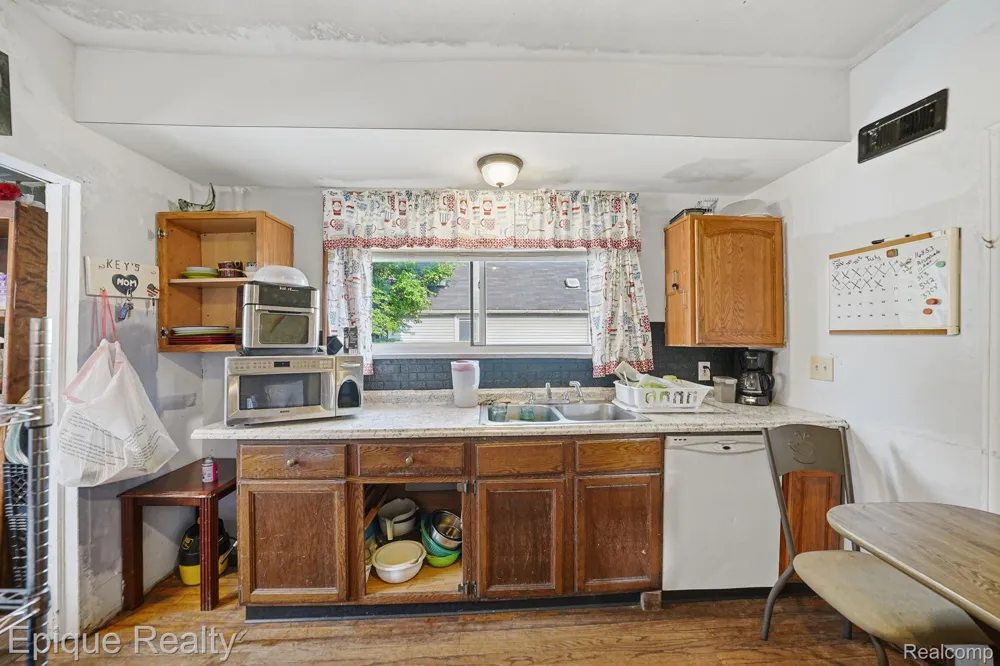 75 E Cicotte Street River Rouge City, MI 48218