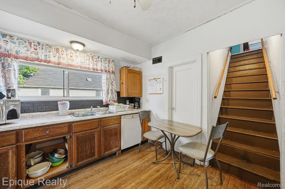 75 E Cicotte Street River Rouge City, MI 48218