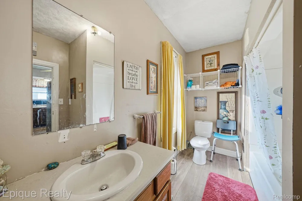 75 E Cicotte Street River Rouge City, MI 48218