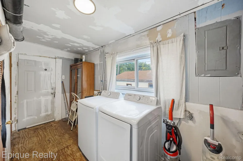 75 E Cicotte Street River Rouge City, MI 48218