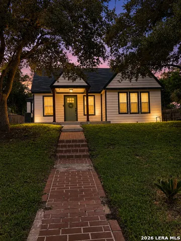 905 E Corpus Christi
