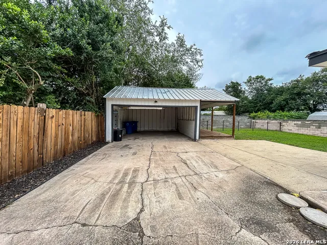 905 E Corpus Christi Beeville, TX 78102
