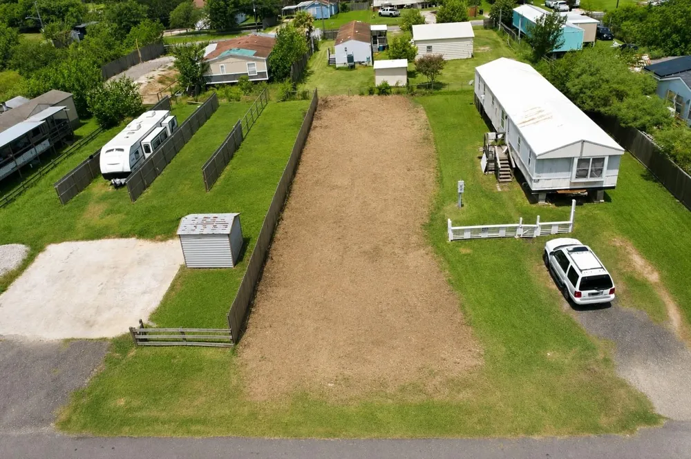 932 13th Street Dickinson, TX 77539