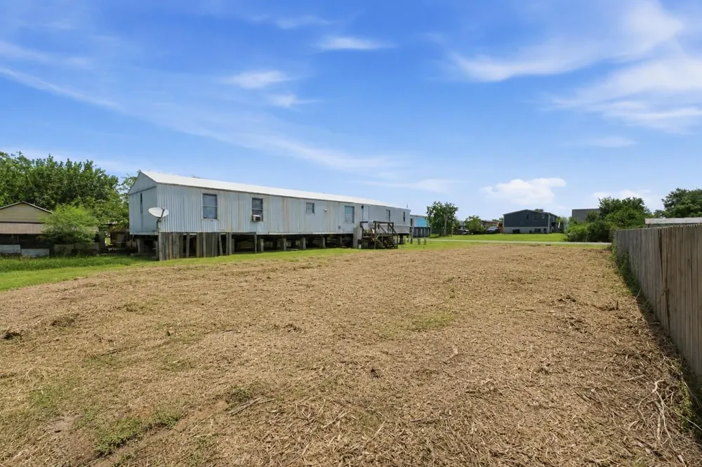 932 13th Street Dickinson, TX 77539