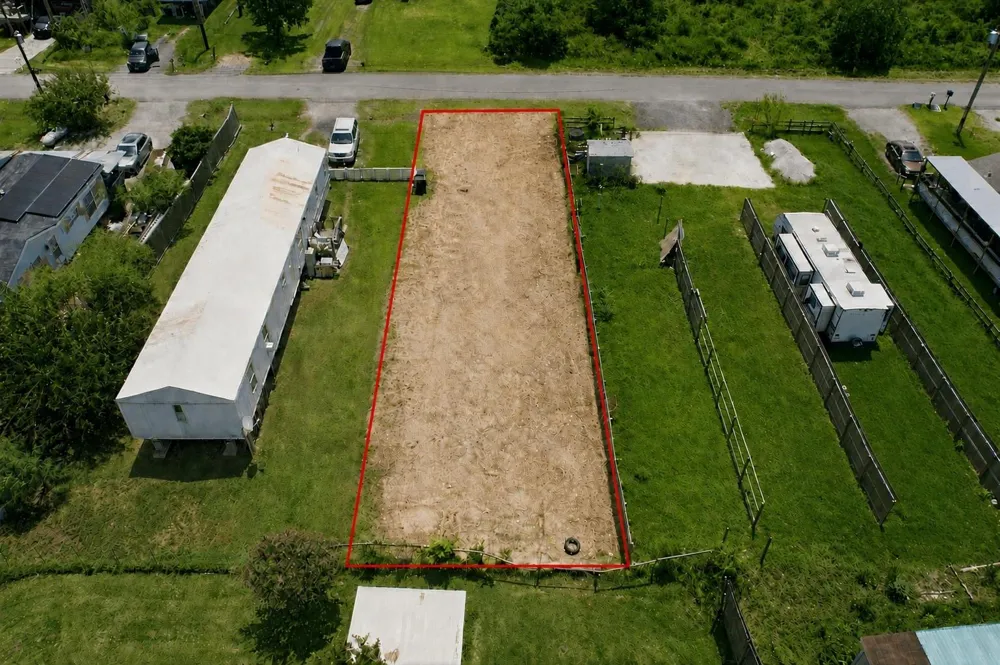 932 13th Street Dickinson, TX 77539