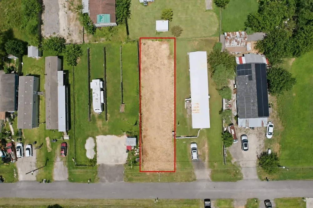932 13th Street Dickinson, TX 77539
