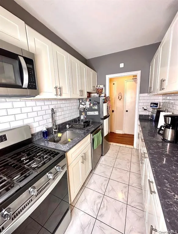 190 E Mosholu Parkway S #1J Bronx, NY 10458