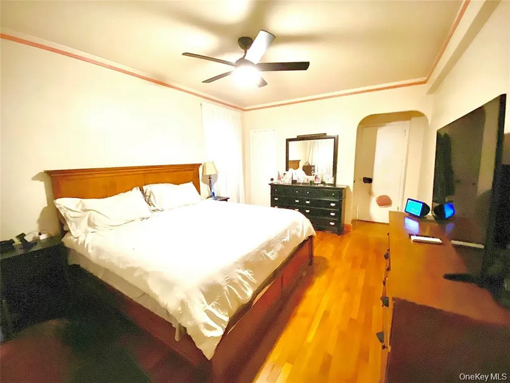 190 E Mosholu Parkway S #1J Bronx, NY 10458