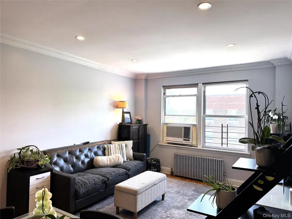 141-02 78th Road #3K Flushing, NY 11367