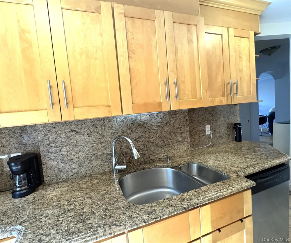 141-02 78th Road #3K Flushing, NY 11367