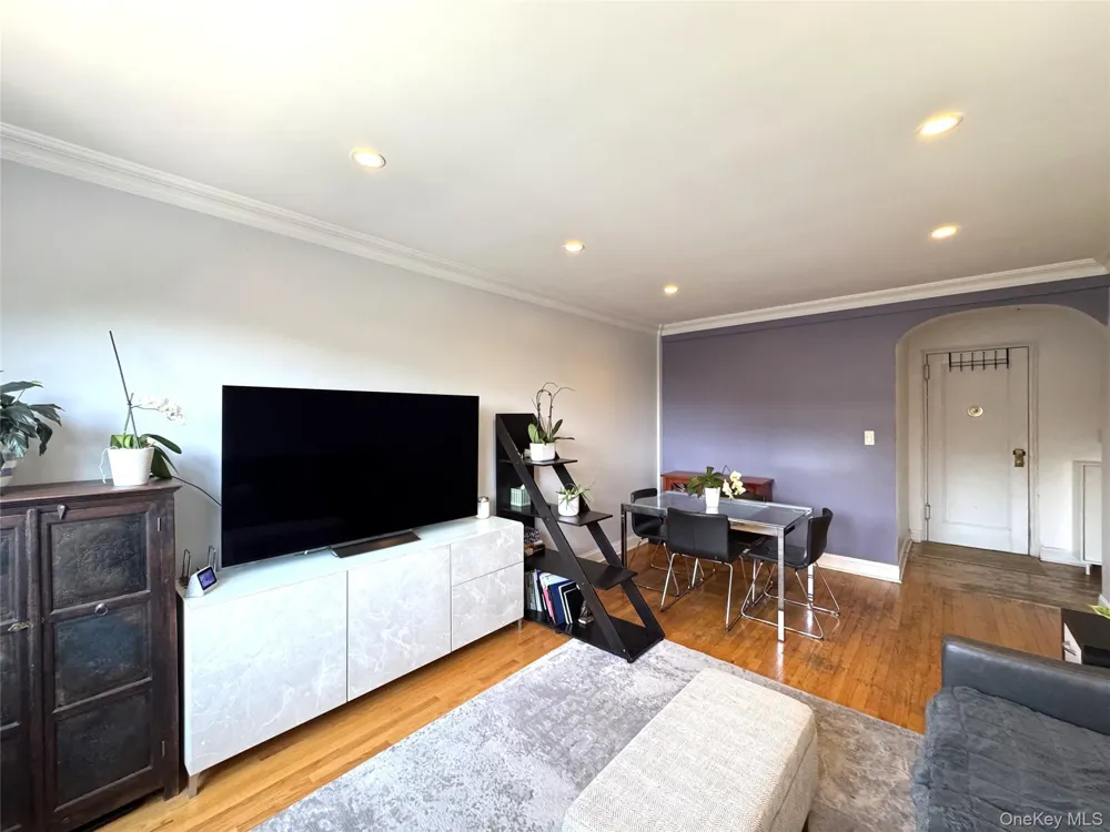 141-02 78th Road #3K Flushing, NY 11367