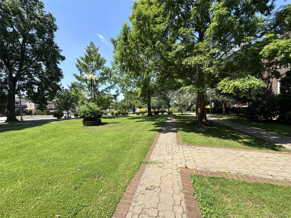 141-02 78th Road #3K Flushing, NY 11367