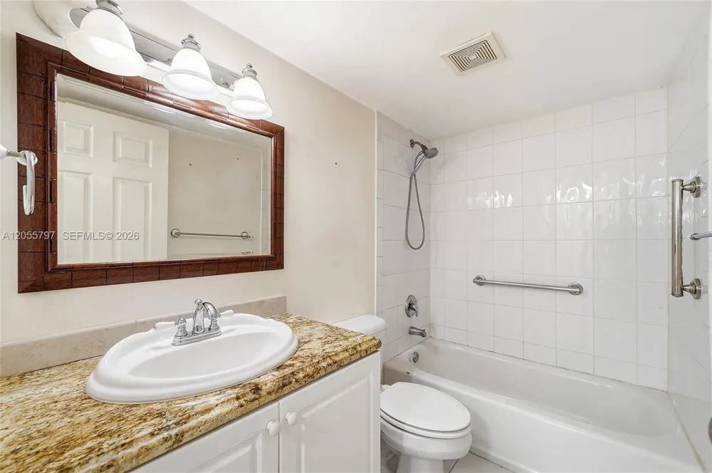 1105 Bahama Bnd #F2 Coconut Creek, FL 33066