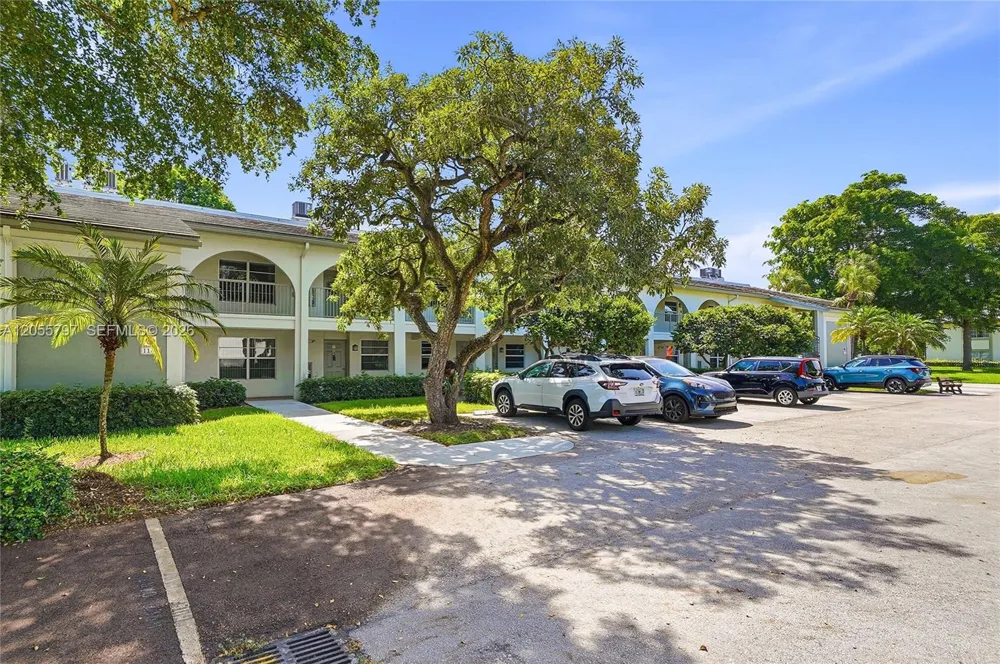 1105 Bahama Bnd #F2 Coconut Creek, FL 33066