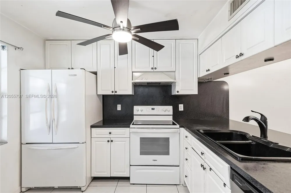 1105 Bahama Bnd #F2 Coconut Creek, FL 33066