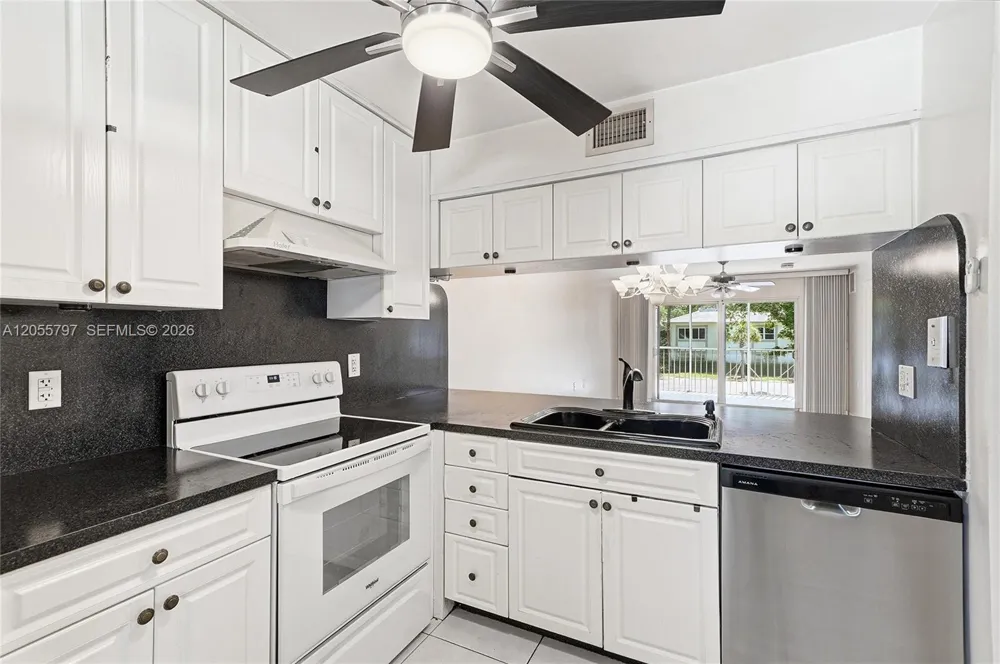 1105 Bahama Bnd #F2 Coconut Creek, FL 33066