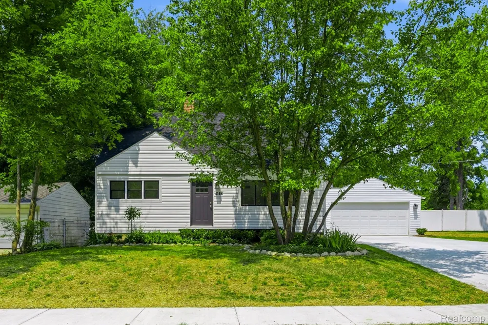 4166 Grayton Drive Waterford Charter Township, MI 48328