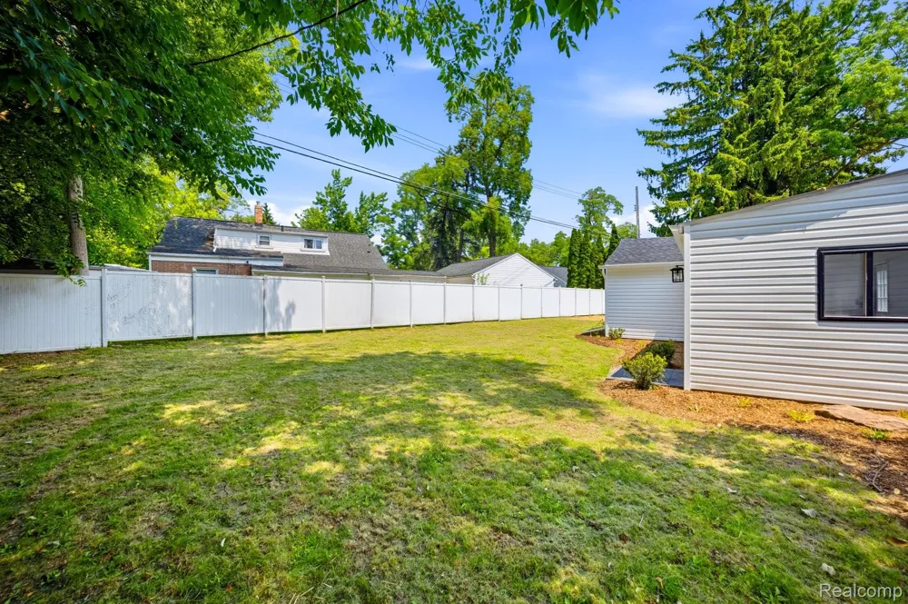 4166 Grayton Drive Waterford Charter Township, MI 48328