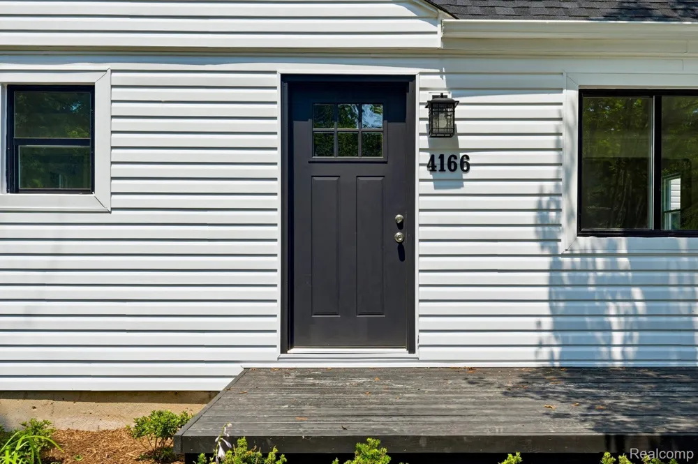 4166 Grayton Drive Waterford Charter Township, MI 48328