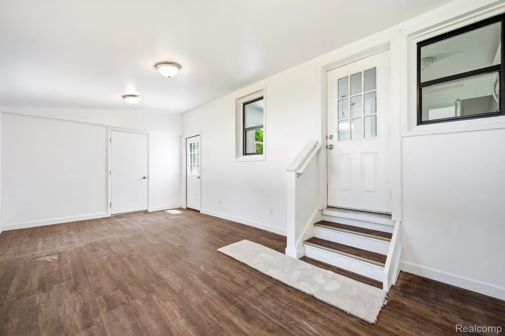 4166 Grayton Drive Waterford Charter Township, MI 48328