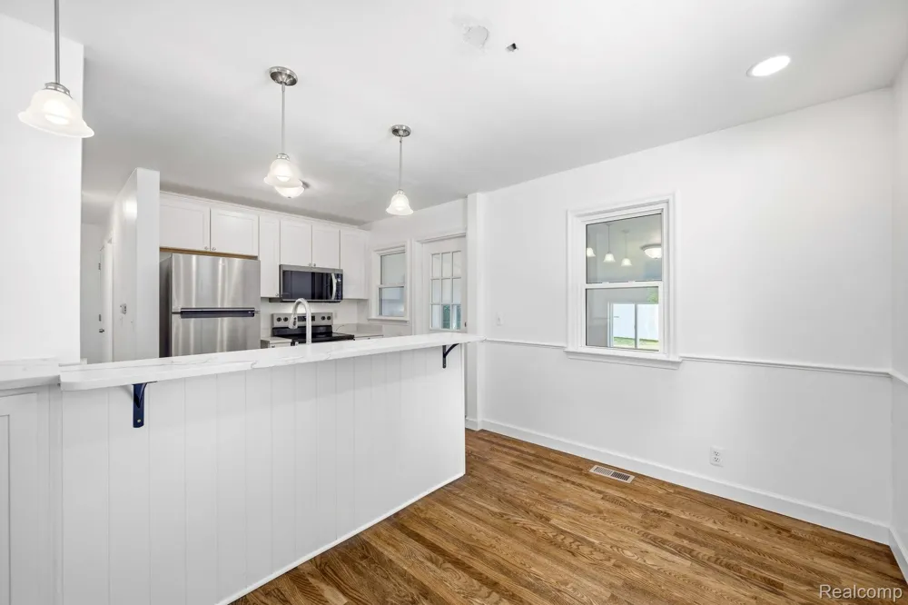 4166 Grayton Drive Waterford Charter Township, MI 48328