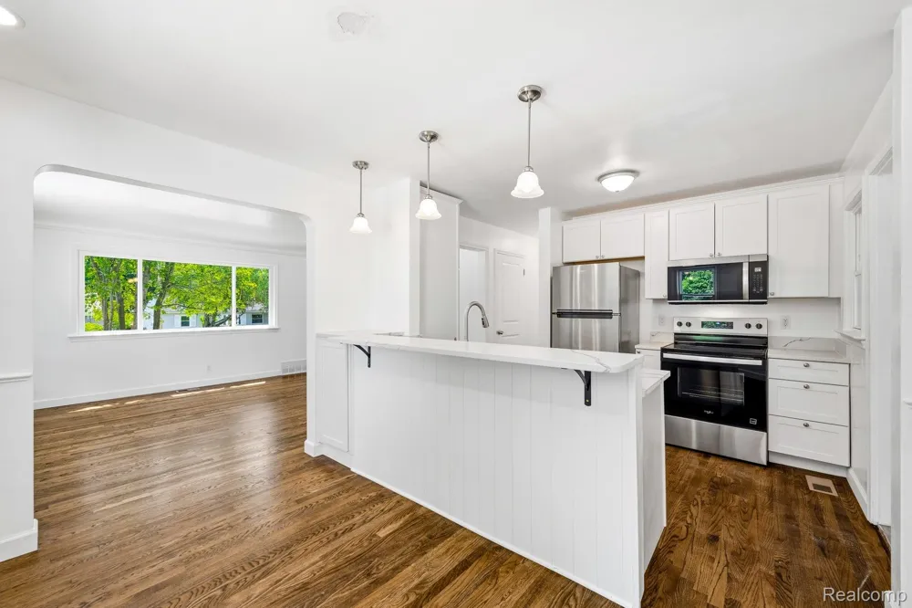 4166 Grayton Drive Waterford Charter Township, MI 48328