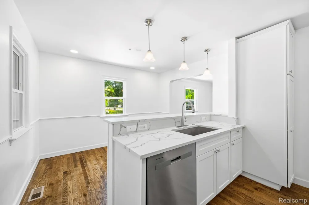 4166 Grayton Drive Waterford Charter Township, MI 48328