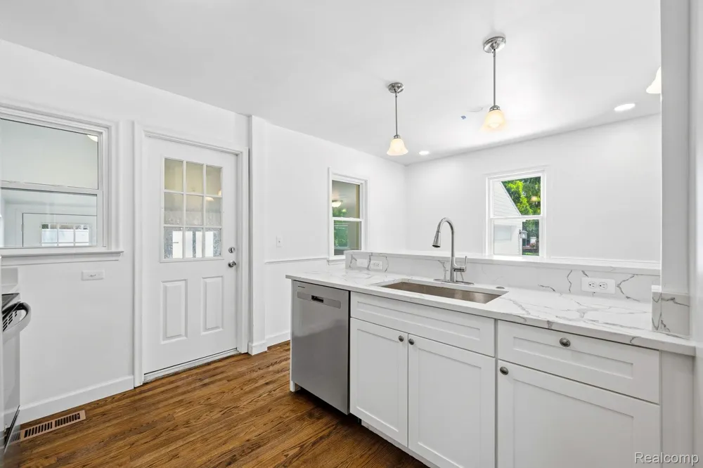 4166 Grayton Drive Waterford Charter Township, MI 48328