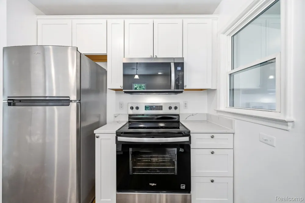 4166 Grayton Drive Waterford Charter Township, MI 48328