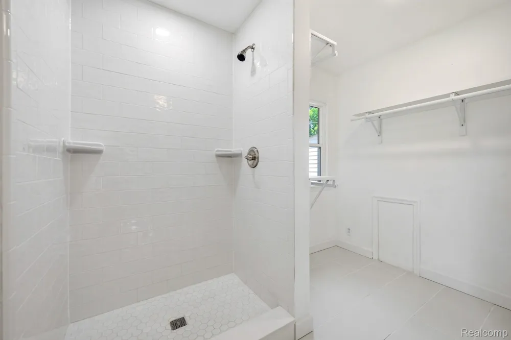 4166 Grayton Drive Waterford Charter Township, MI 48328