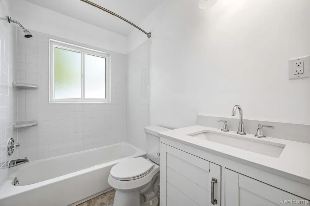 4166 Grayton Drive Waterford Charter Township, MI 48328