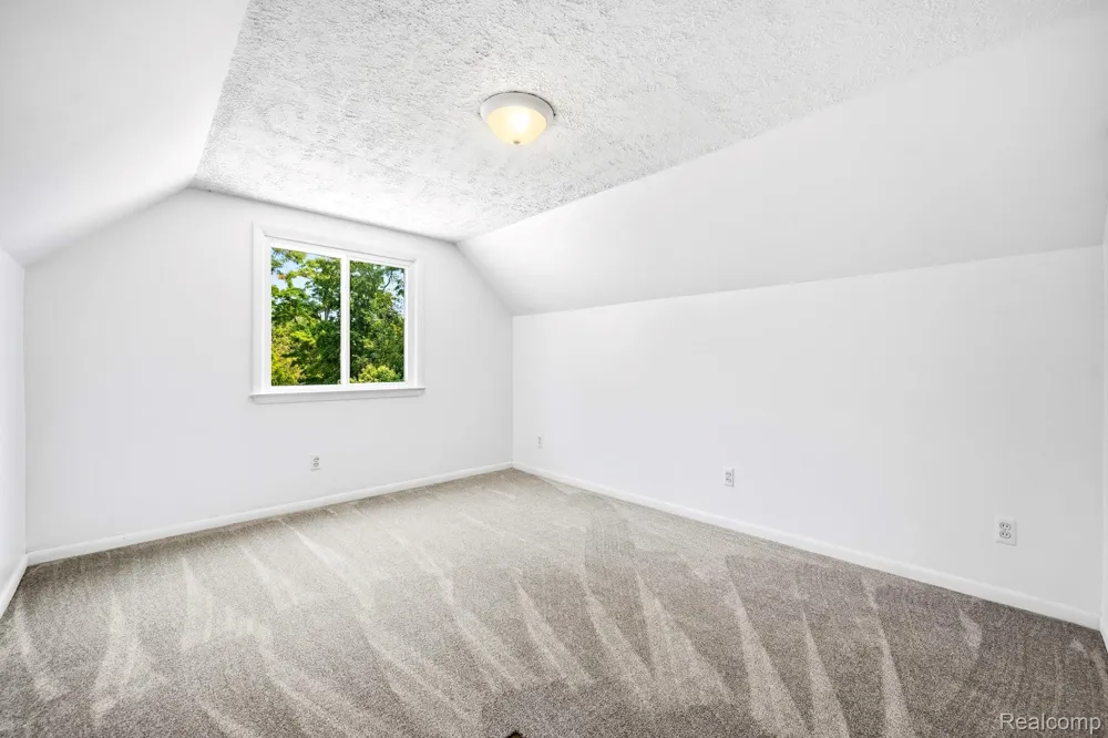 4166 Grayton Drive Waterford Charter Township, MI 48328