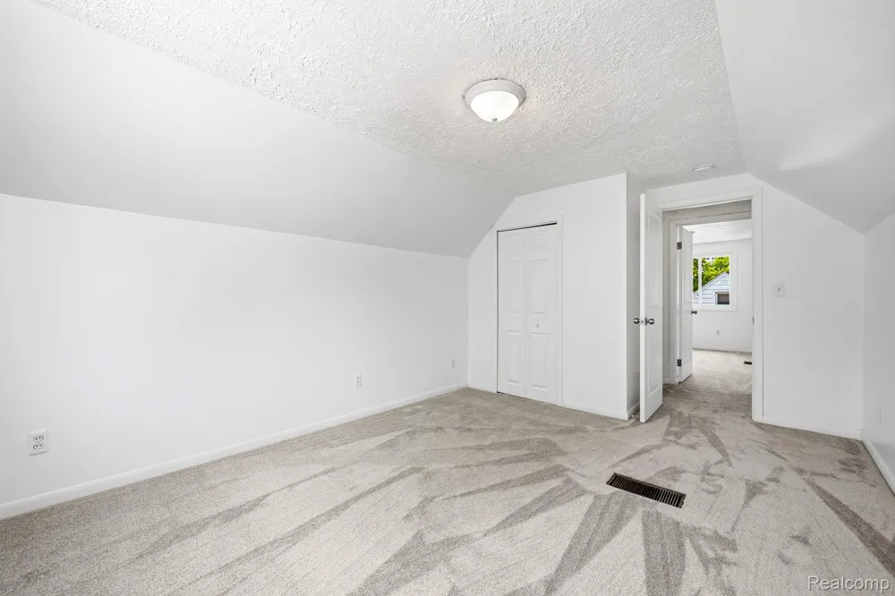 4166 Grayton Drive Waterford Charter Township, MI 48328