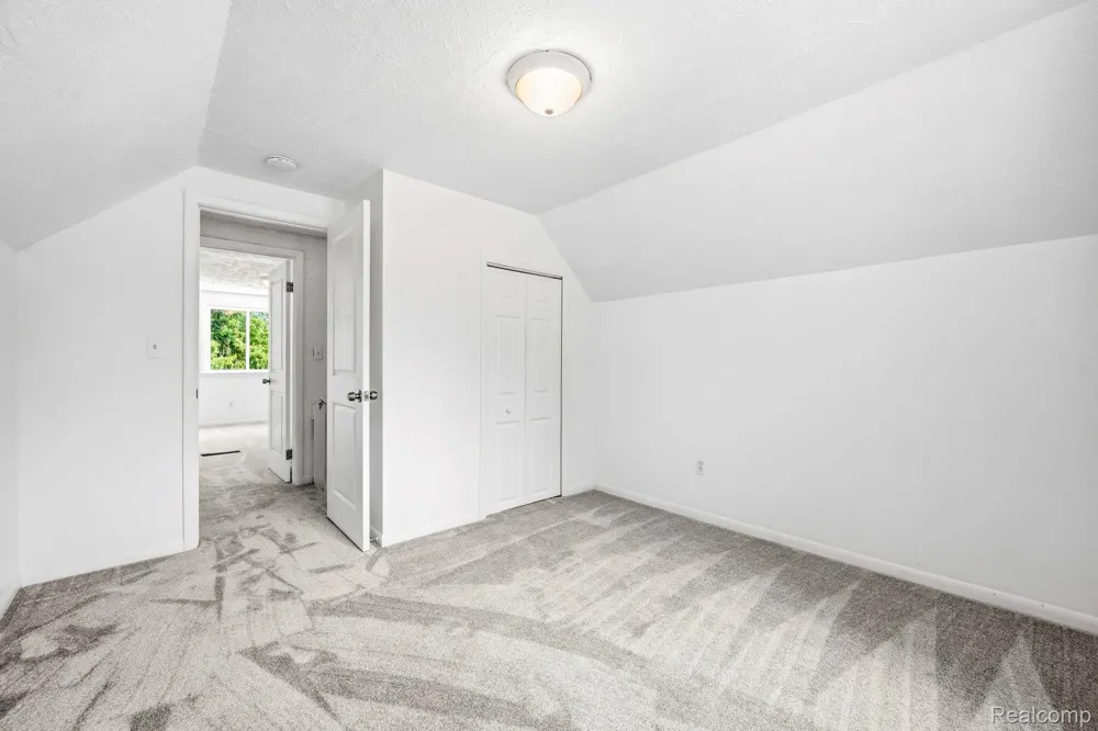 4166 Grayton Drive Waterford Charter Township, MI 48328